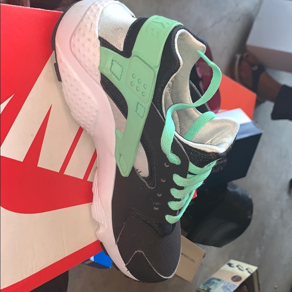 Black and green Nike huarache run (gs) - Picture 4 of 6